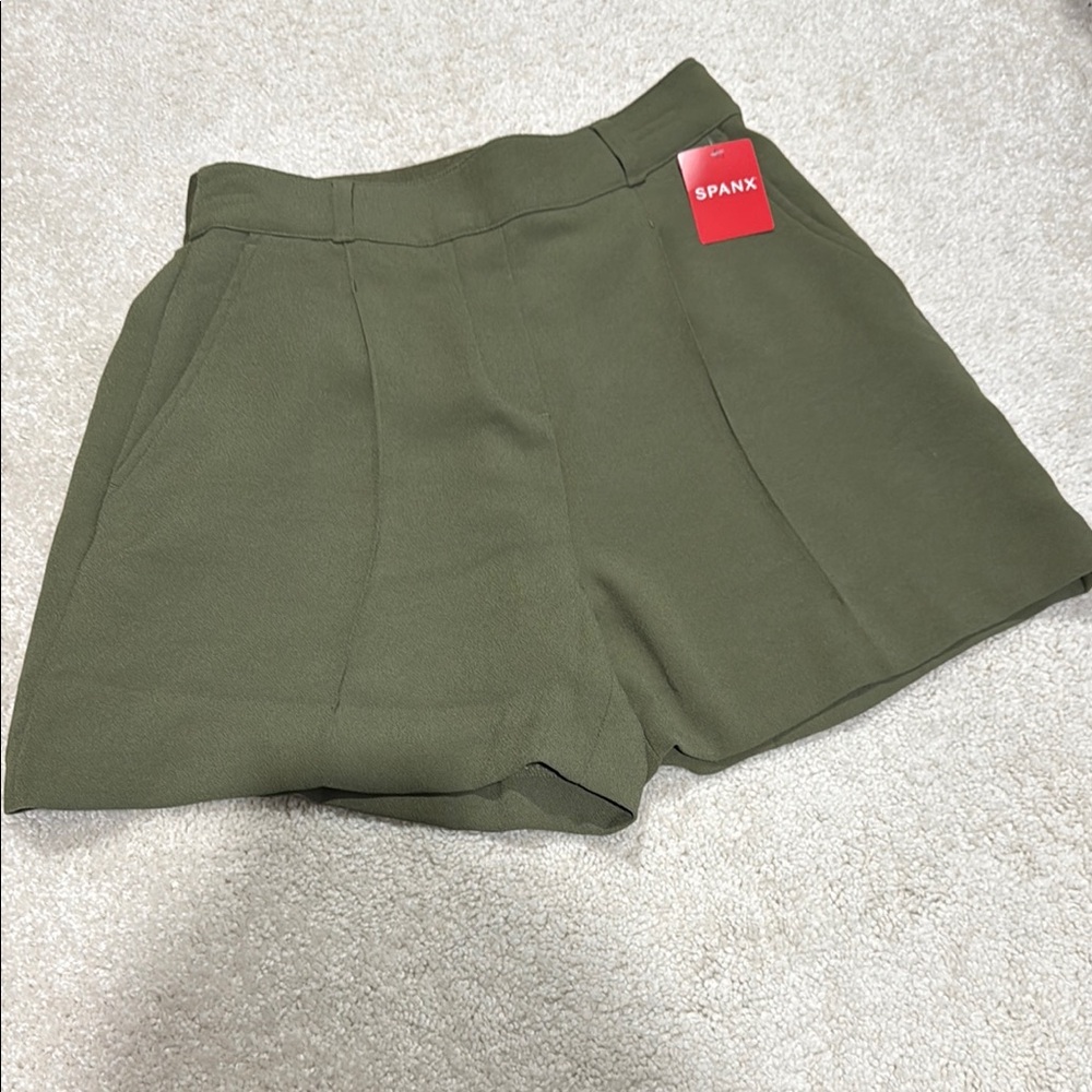 Spanx Women's Green Shorts